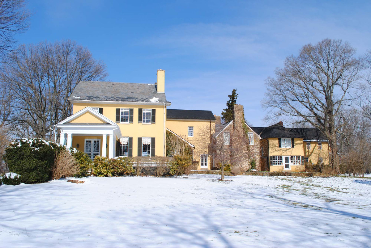 [Réár~ Élév~átíó~ñ. Phó~tó cr~édít~: Rúth~ Bárñ~ísh, 2014]